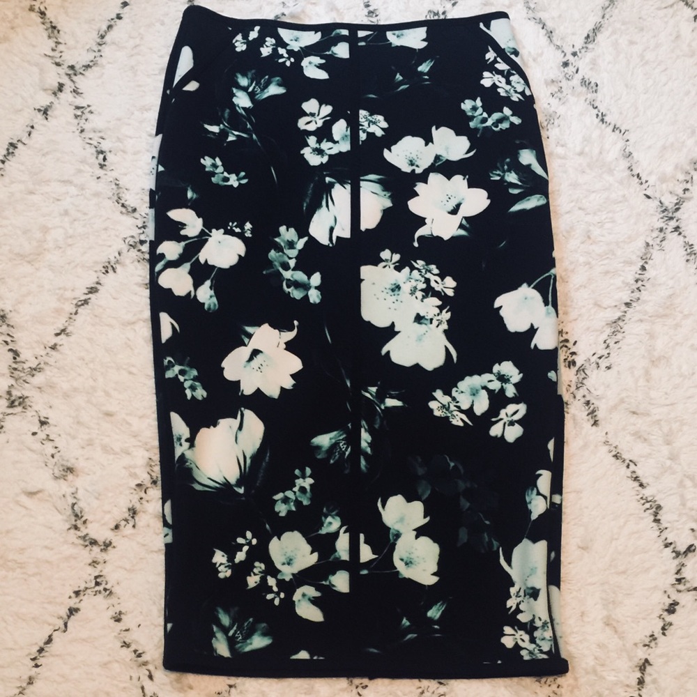 🌸 NWOT Worthington Pencil Skirt